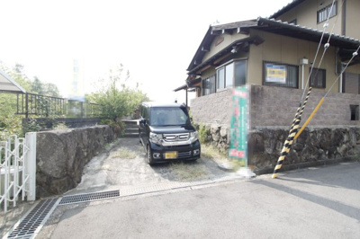 【駐車場】 | 香芝市西真美１丁目戸建 | 車をお持ちの方に嬉しい駐車場付きの物件です