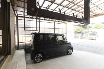 【駐車場】 | 香芝市西真美１丁目戸建 | 駐車場に車を止められます