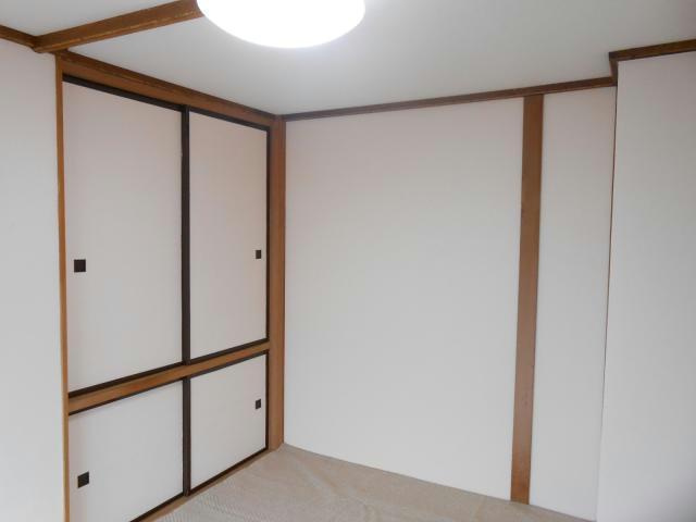 カネ山ハイツB（光和）の居間・リビング