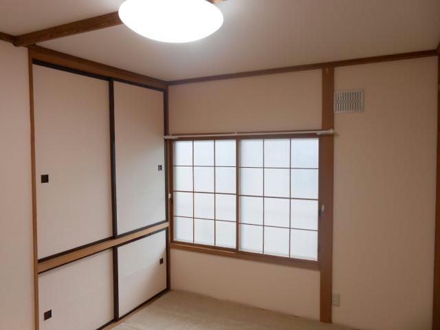 カネ山ハイツB（光和）の居間・リビング