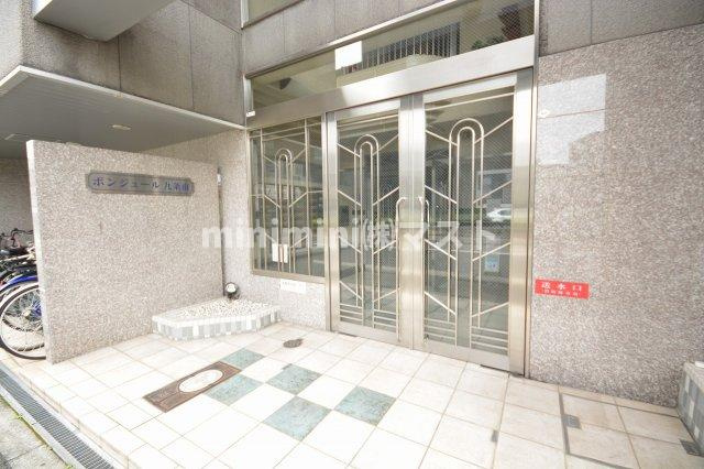 ボンジュール九条南のエントランス|※別号室参考写真