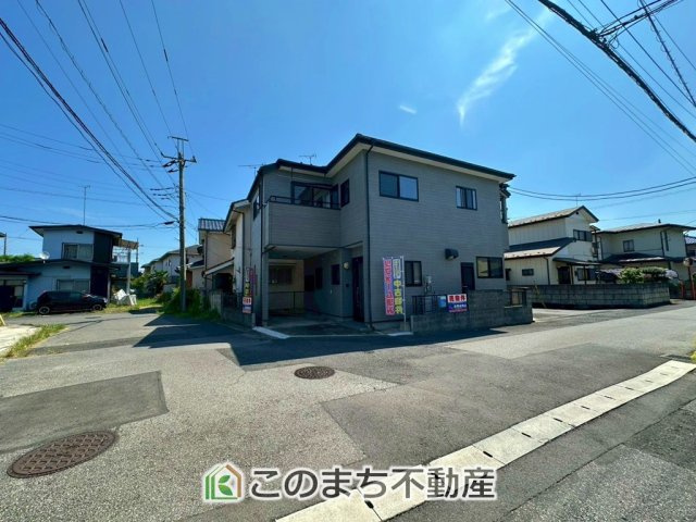宇都宮市針ヶ谷町中古戸建の前面道路含む現地写真|前面道路は広々としてます！運転が苦手な方でもお車の出し入れ簡単で安心です☆
