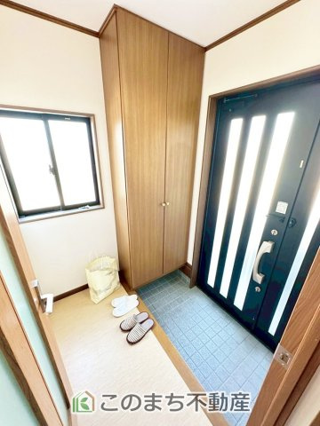 宇都宮市針ヶ谷町中古戸建の玄関|大きなシューズボックスを完備しております！玄関スペースを有効に活用できますね！
