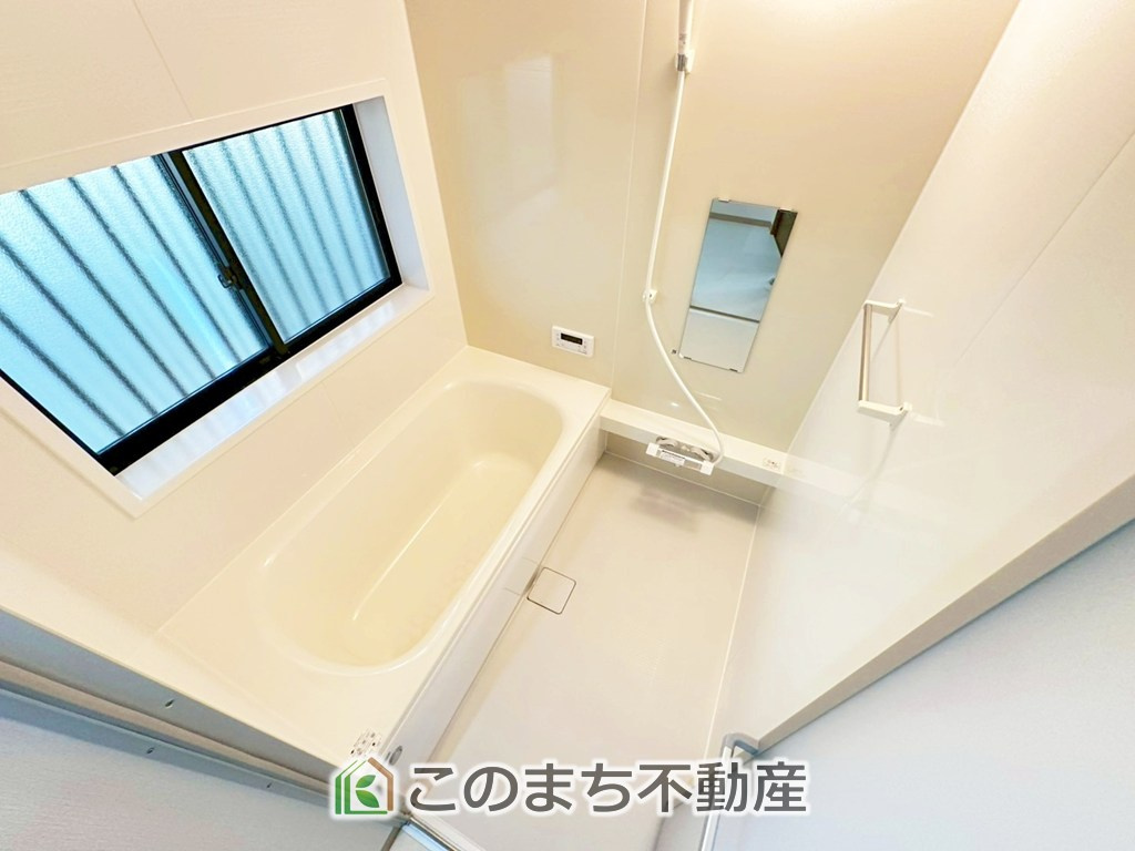宇都宮市針ヶ谷町中古戸建の浴室|広々とした一坪タイプのバスはお子様と入っても余裕のある広さになっております！
