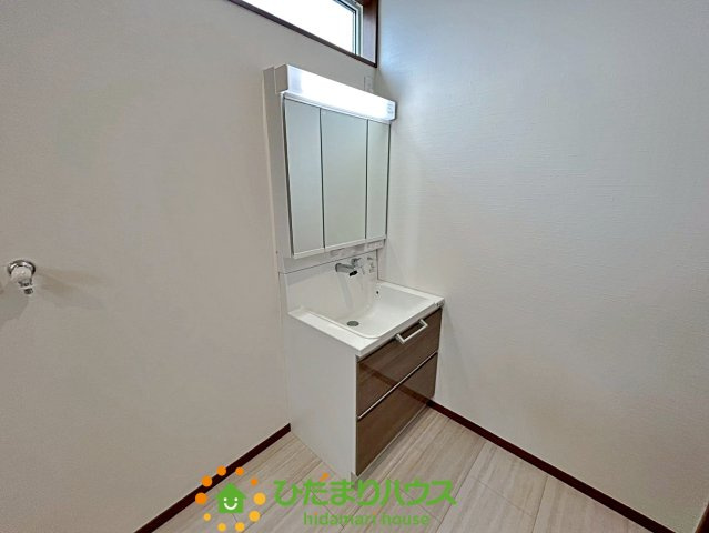 ワイウッドコート加須市多門寺第11期　新築一戸建て　03の独立洗面台