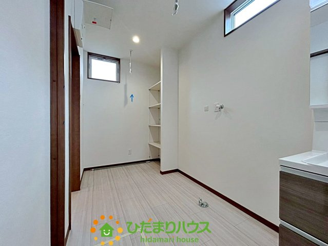 ワイウッドコート加須市多門寺第11期　新築一戸建て　03のランドリースペース