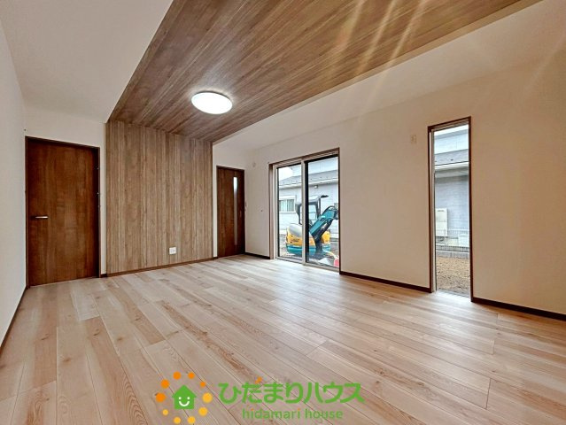 ワイウッドコート加須市多門寺第11期　新築一戸建て　03の居間・リビング