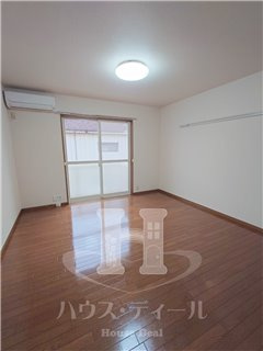 【居間・リビング】 | エステートピアドエル | こちらの居間で趣味の時間をお楽しみください