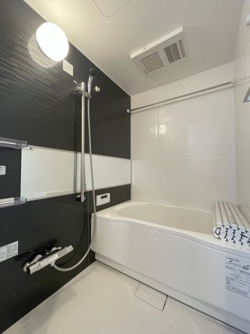 メガロコープ茨木の浴室|【同社施工例】※類似同仕様です。開口部のデザインや位置等のデザインが異なります。