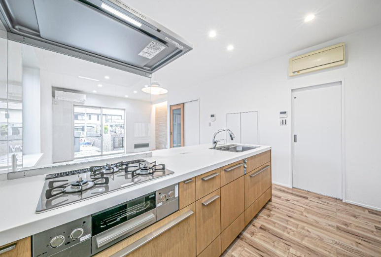 大畑町　中古戸建のキッチン|リビングを見渡せるキッチン