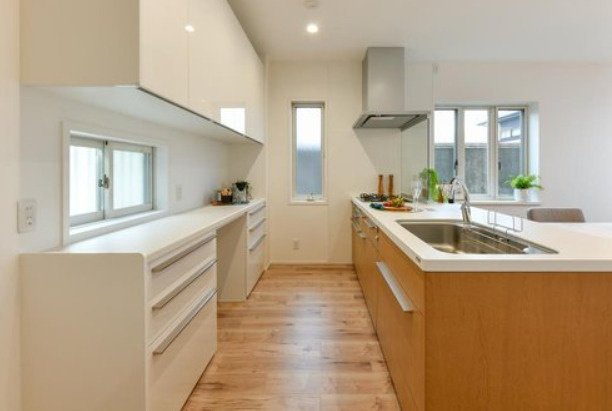 大畑町　中古戸建のキッチン|キッチンに窓があります