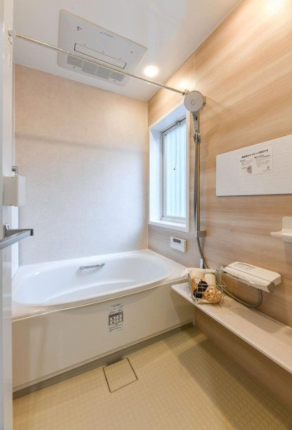 大畑町　中古戸建の浴室|バスルームに窓があり換気できます