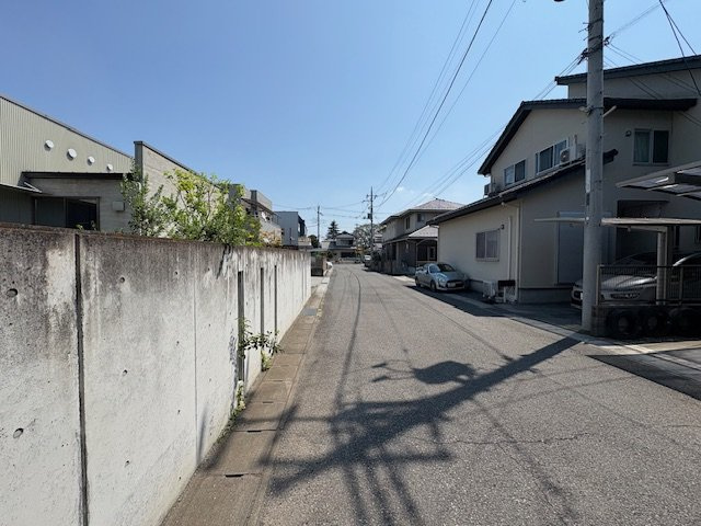 藤岡市藤岡　中古1580の前面道路含む現地写真|前面道路含む現地写真です