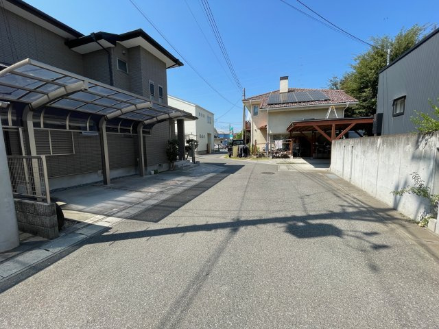 藤岡市藤岡　中古1580の前面道路含む現地写真