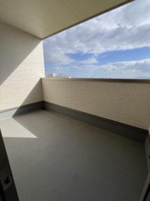 【バルコニー】 | 大津市高砂町27　新築戸建 | バルコニーから気持ちのいい景色が眺められます