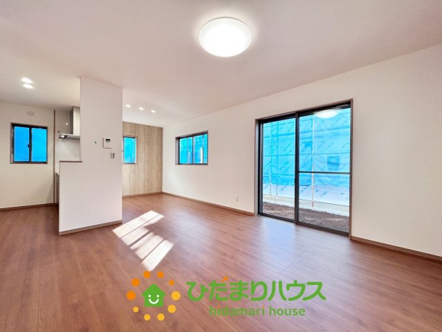 ワイウッドコート久喜市青葉第７期　新築一戸建て　01の居間・リビング