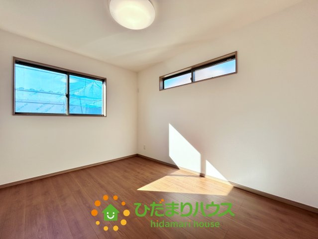 ワイウッドコート久喜市青葉第７期　新築一戸建て　01の洋室