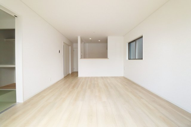 郡山市大槻町字三角田　　　２号棟　　　大槻小学校、大槻中学区のキッチン