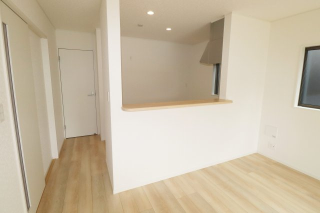 郡山市大槻町字三角田　　　２号棟　　　大槻小学校、大槻中学区の居間・リビング