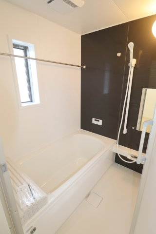 郡山市大槻町字三角田　　　２号棟　　　大槻小学校、大槻中学区の玄関