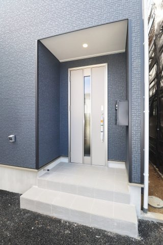 郡山市大槻町字三角田　　　２号棟　　　大槻小学校、大槻中学区の玄関