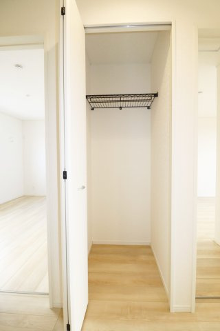 郡山市大槻町字三角田　　　２号棟　　　大槻小学校、大槻中学区の洋室