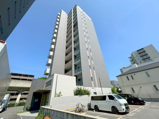 クレスティークAYAの外観