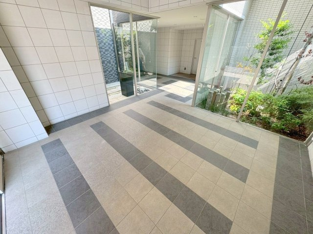 クレスティークAYAのロビー