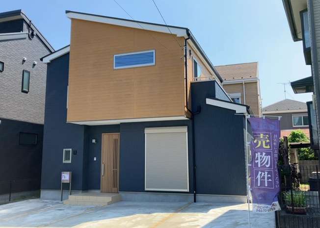 【外観】 | 現地に行くなら、物件の周囲の地形がどうなっているかを見ることも大切です。周辺より低くなっている土地では、大雨などで水が集まりやすいため、地盤が弱くなっているということも考えられるため、注意が必要です。
