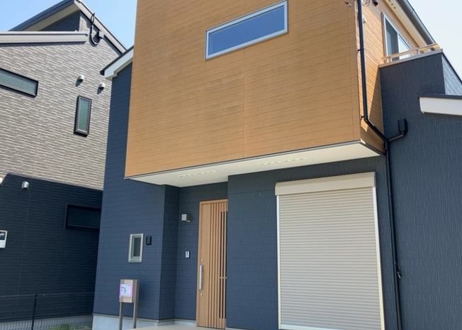 【構造・工法・仕様】 | 木造住宅とは土台、壁、柱など建築物の強度を支える構造体の材に木が使用されている構造を指します。構造体は建物の自重を支えるだけではなく風圧や水圧、積裁荷重などあらゆる衝撃に耐えるための基礎です。