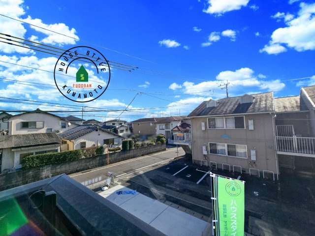 熊本市東区小峯4丁目第1-2棟（1号棟）の展望|窓から緑が見える物件も魅力的です。