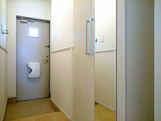 ベル・フォーレ石切の玄関