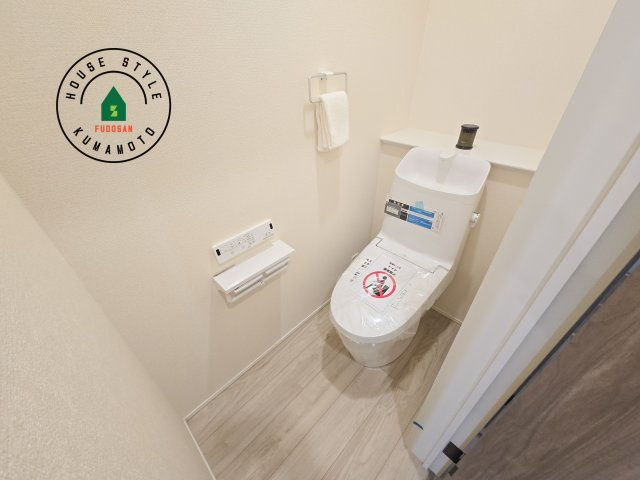 熊本市東区小峯4丁目第1-2棟（2号棟）のトイレ|温水洗浄便座を完備しております。2ヶ所にトイレがあるのは朝の慌ただしい時間も安心です。