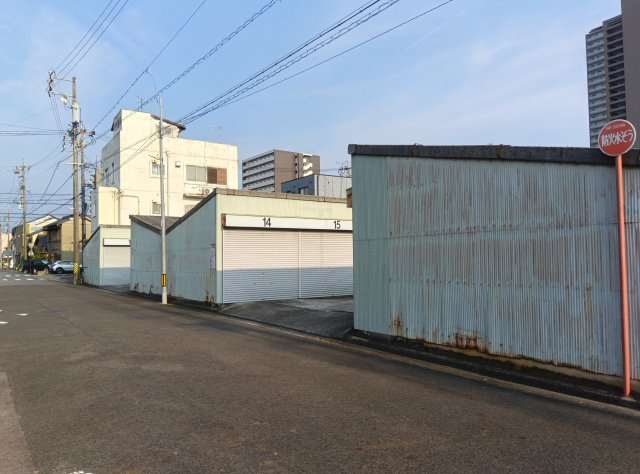 大林寺ガレージの駐車場