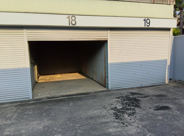 大林寺ガレージの駐車場