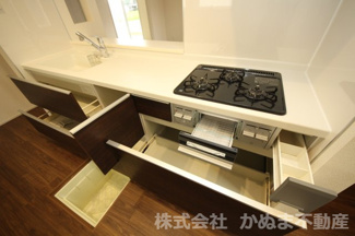 【キッチン】 | Livele Garden.S 鹿沼千渡第8 | 〇キッチン収納〇
引き出しタイプなので仕まうのも取り出すのもラクですね/25.9.4撮影