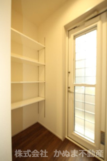 【収納】 | Livele Garden.S 鹿沼千渡第8 | 〇パントリー〇
キッチン西の勝手口とパントリー棚です。/25.9.4撮影