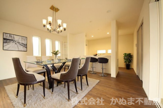 【居間・リビング】 | Livele Garden.S 鹿沼千渡第8 | 〇リビング〇＊写真内の家具・家電・備品等はCG加工により配置例を示したもので、販売価格に含まれず、実際のお部屋にはございませんのでご了承下さい