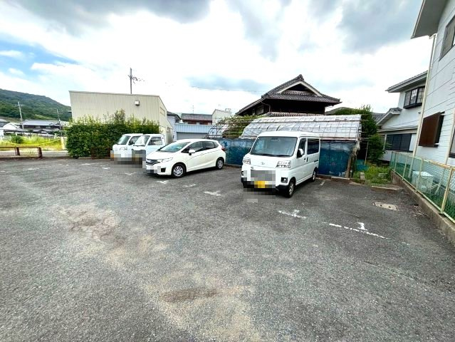 コーポアサノの駐車場