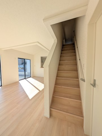 【内装】 | クレイドルガーデン高崎市箕郷町下芝第8ー③ | ロフトへの階段です♪