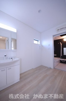 【ランドリースペース】 | クレイドルガーデン鹿沼市緑町　第5　 | 〇ランドリースペース〇
小窓があって広さにも余裕のあるランドリースペースです