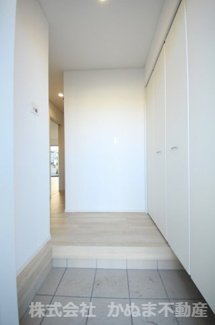 【玄関】 | クレイドルガーデン鹿沼市緑町　第5　 | 〇玄関〇
容量タップリの収納があり、大家族でも安心です　/25.11.1撮影