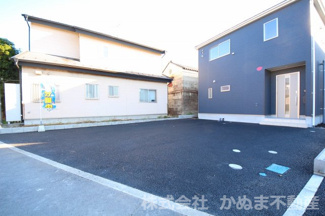 【駐車場】 | クレイドルガーデン鹿沼市緑町　第5　 | 〇駐車スペース〇
駐車スペース２台ございます。（車種による）/25.10.27撮影