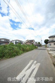 【前面道路含む現地写真】 | クレイドルガーデン鹿沼市緑町　第5　 | 〇前面道路〇
北側前面道路4.11ｍです