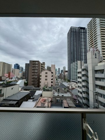 エスリード大阪梅田リュクスの展望|窓を開けた景色です