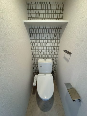 エスリード大阪梅田リュクスのトイレ|落ち着いた色調のトイレです