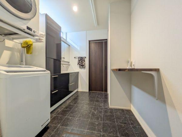 京が丘南4丁目　中古の独立洗面台|ホテルライクなタイル床