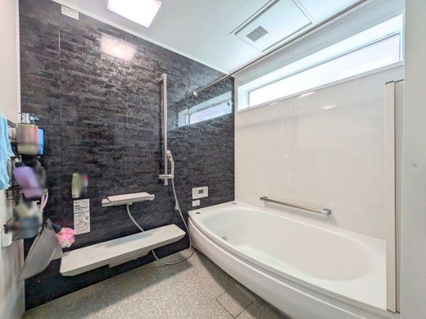 京が丘南4丁目　中古の浴室|落ち着いた色味の浴室