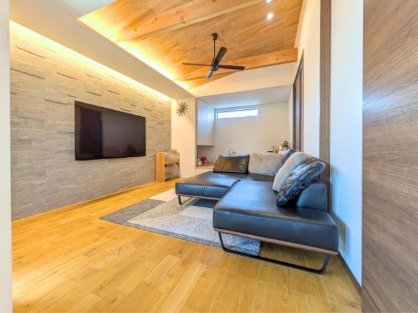 京が丘南4丁目　中古の居間・リビング|約22帖の広々ＬＤＫ