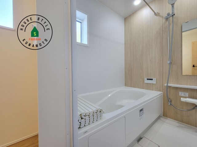 熊本市北区八景水谷3丁目第1-3棟（1号棟）の浴室|1日の疲れを癒してくれる広々バスルーム。雨の日のお洗濯にも大活躍な浴室乾燥機付です！